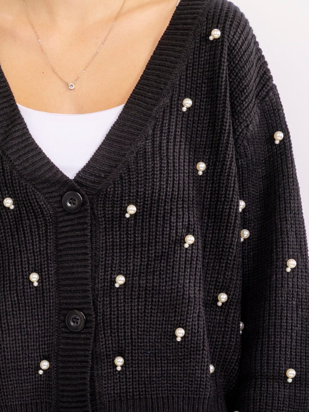 WOMEN'S LONG SLEEVE BUTTON CLOSURE PEARL DETAILED SWEATER