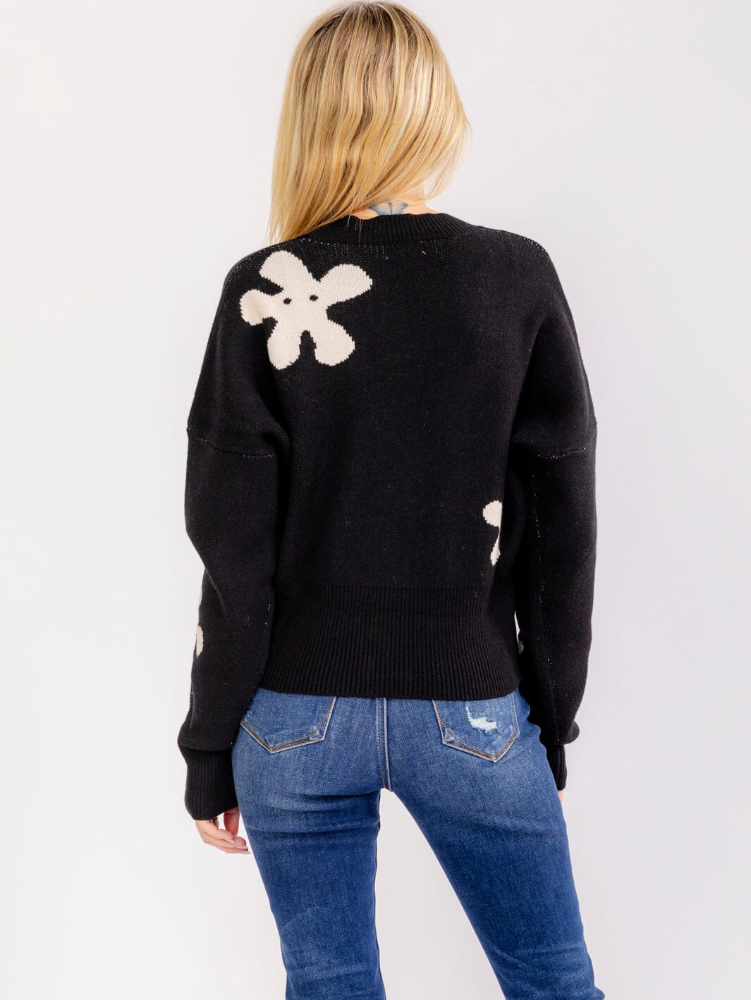 WOMEN'S LONG SLEEVE BUTTON CLOSURE FLORAL SWEATER