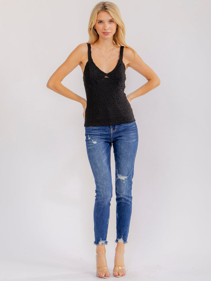 WOMEN'S SLEEVELESS V-NECK CUT OUT TANK TOP