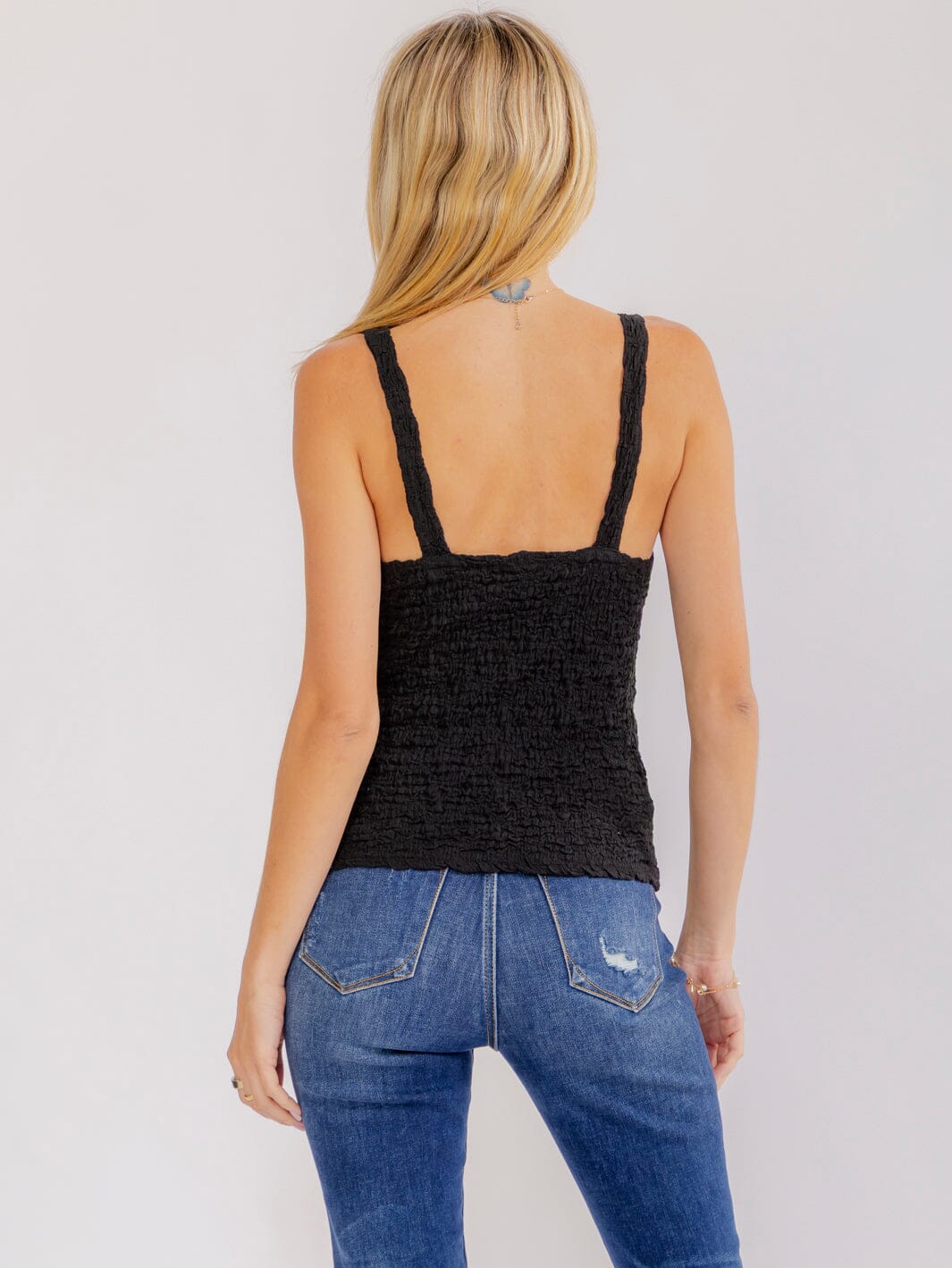 WOMEN'S SLEEVELESS V-NECK CUT OUT TANK TOP