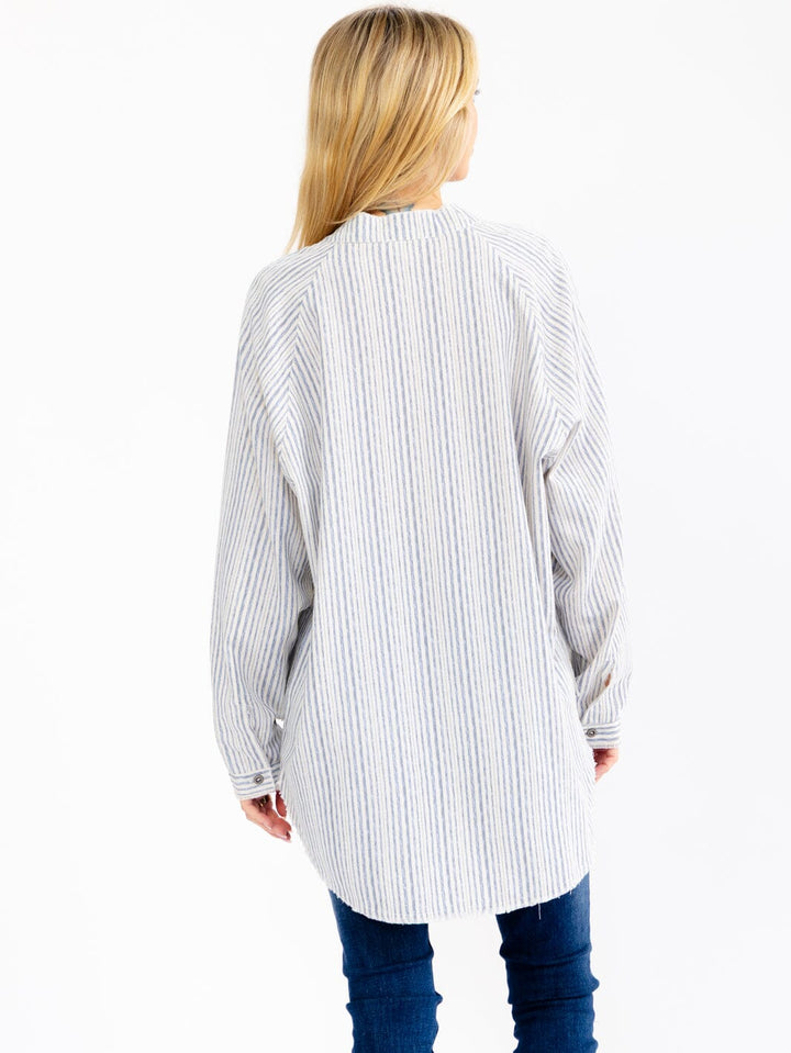 WOMEN'S LONG SLEEVE V-NECK BUTTON UP FRONT POCKETS COLORBLOCK OVERSIZED SHIRT