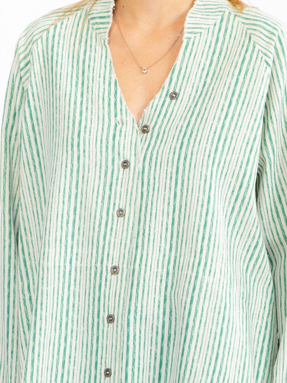 WOMEN'S LONG SLEEVE V-NECK BUTTON UP FRONT POCKETS COLORBLOCK OVERSIZED SHIRT