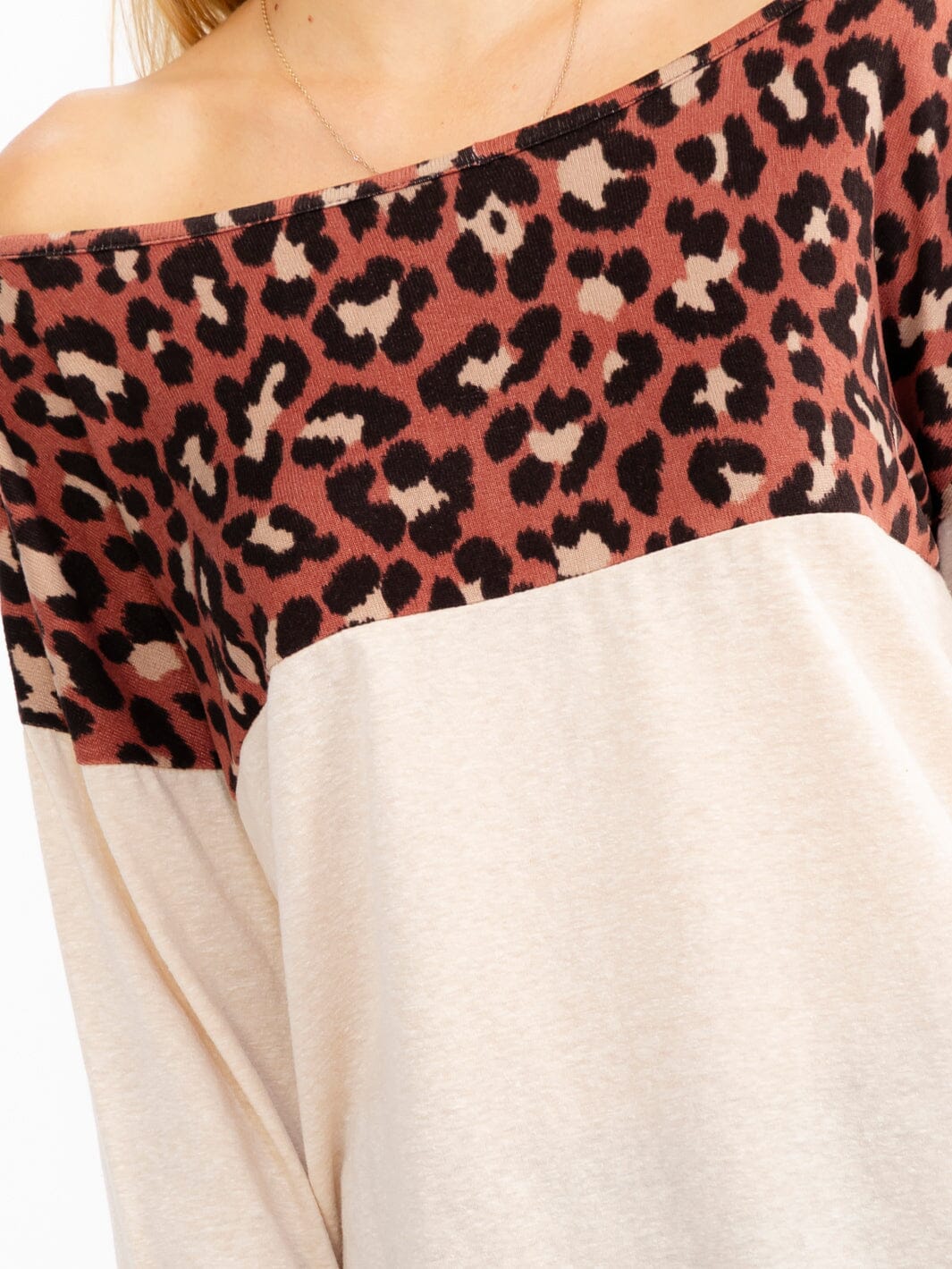 WOMEN'S LONG SLEEVE OFF SHOULDER ANIMA PRINT CONTRAST TOP