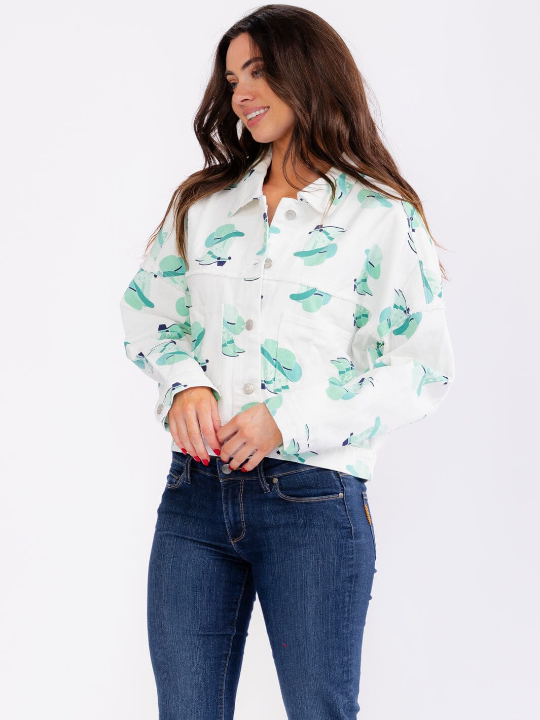 WOMEN'S LONG SLEEVE BUTTON CLOSURE FRONT POCKETS WESTERN PRINT DENIM JACKET