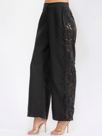 WOMEN'S ZIPPER CLOSURE FLOWER CROCHET DETAILED MINI SHORTS (Copy)