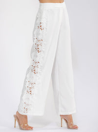 WOMEN'S ZIPPER CLOSURE FLOWER CROCHET DETAILED MINI SHORTS (Copy)