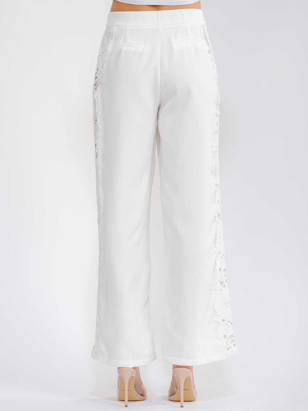 WOMEN'S ZIPPER CLOSURE FLOWER CROCHET DETAILED MINI SHORTS (Copy)