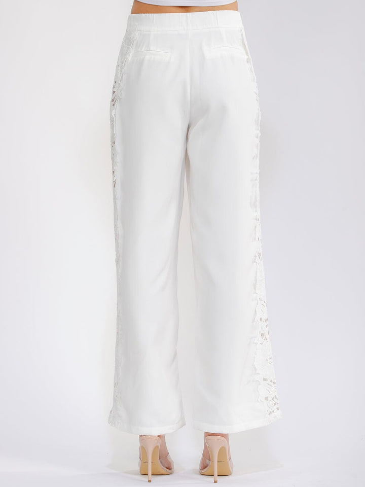 WOMEN'S ZIPPER CLOSURE FLOWER CROCHET DETAILED MINI SHORTS (Copy)