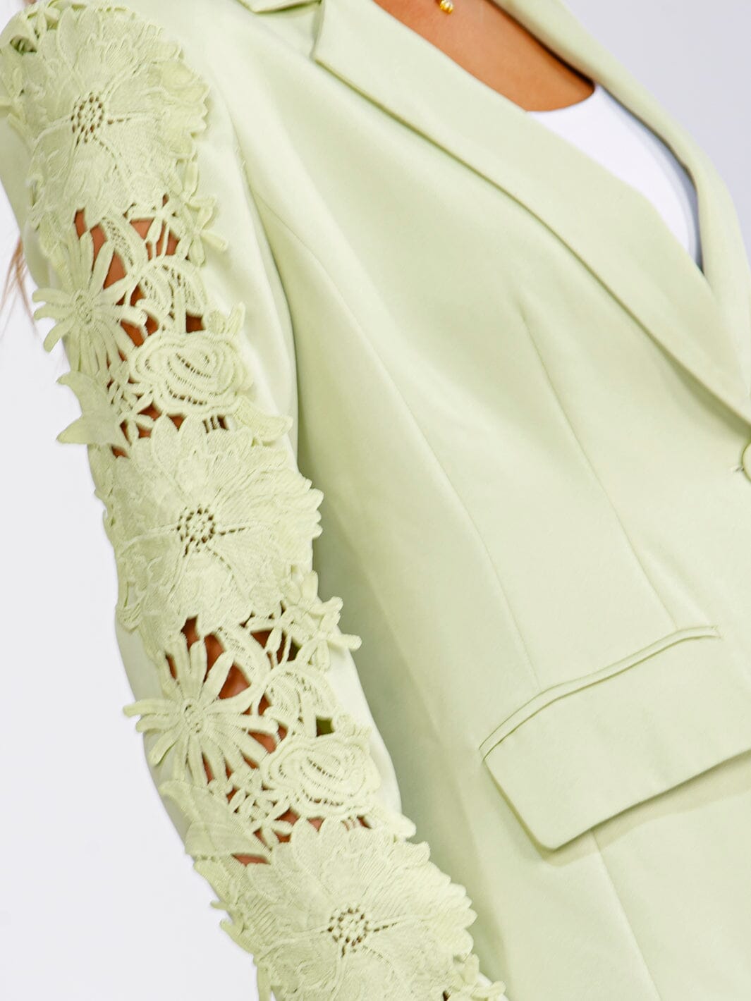 WOMEN'S LONG SLEEVE CROCHET DETAILED BUTTON CLOSURE POCKETS BLAZER