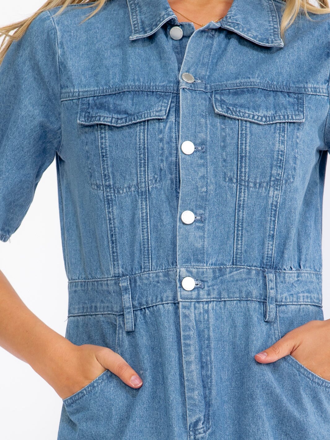 WOMEN'S SHORT SLEEVE BUTTON UP POCKETS TIERED DENIM MIDI DRESS