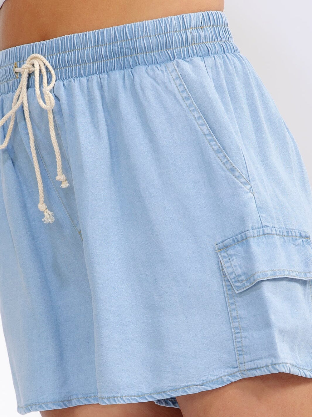 WOMEN'S ELASTIC WAIST FRONT POCKETS SELF TIE CHAMBRAY MINI SHORTS