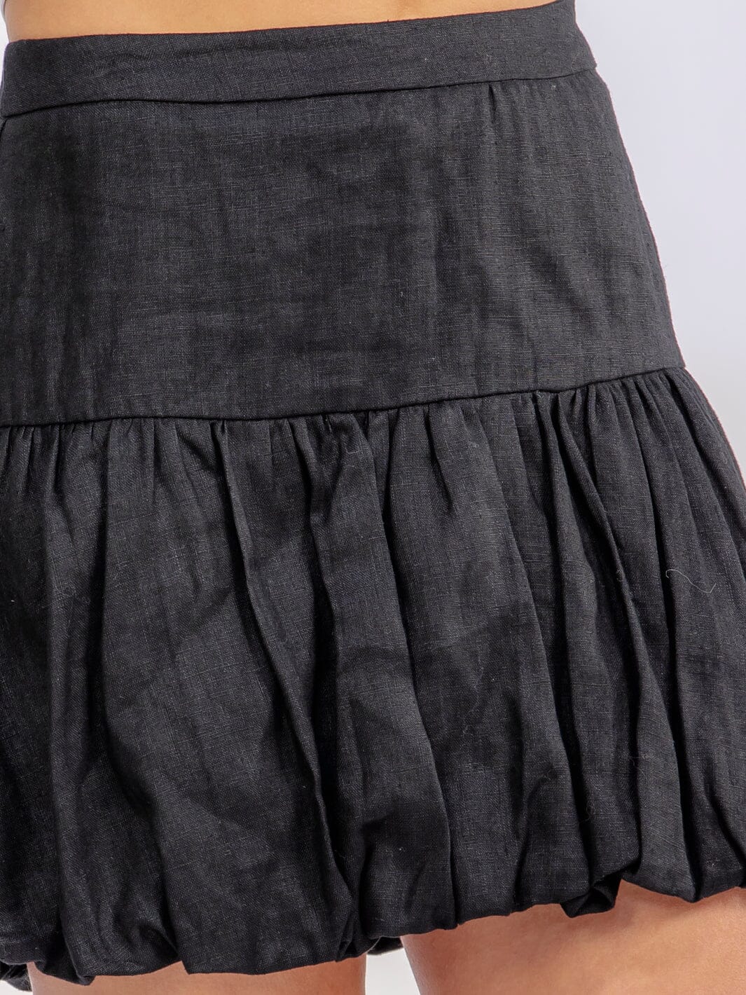 WOMEN'S ZIP UP RUFFLE BOTTOM HEM LINEN MINI SKORT