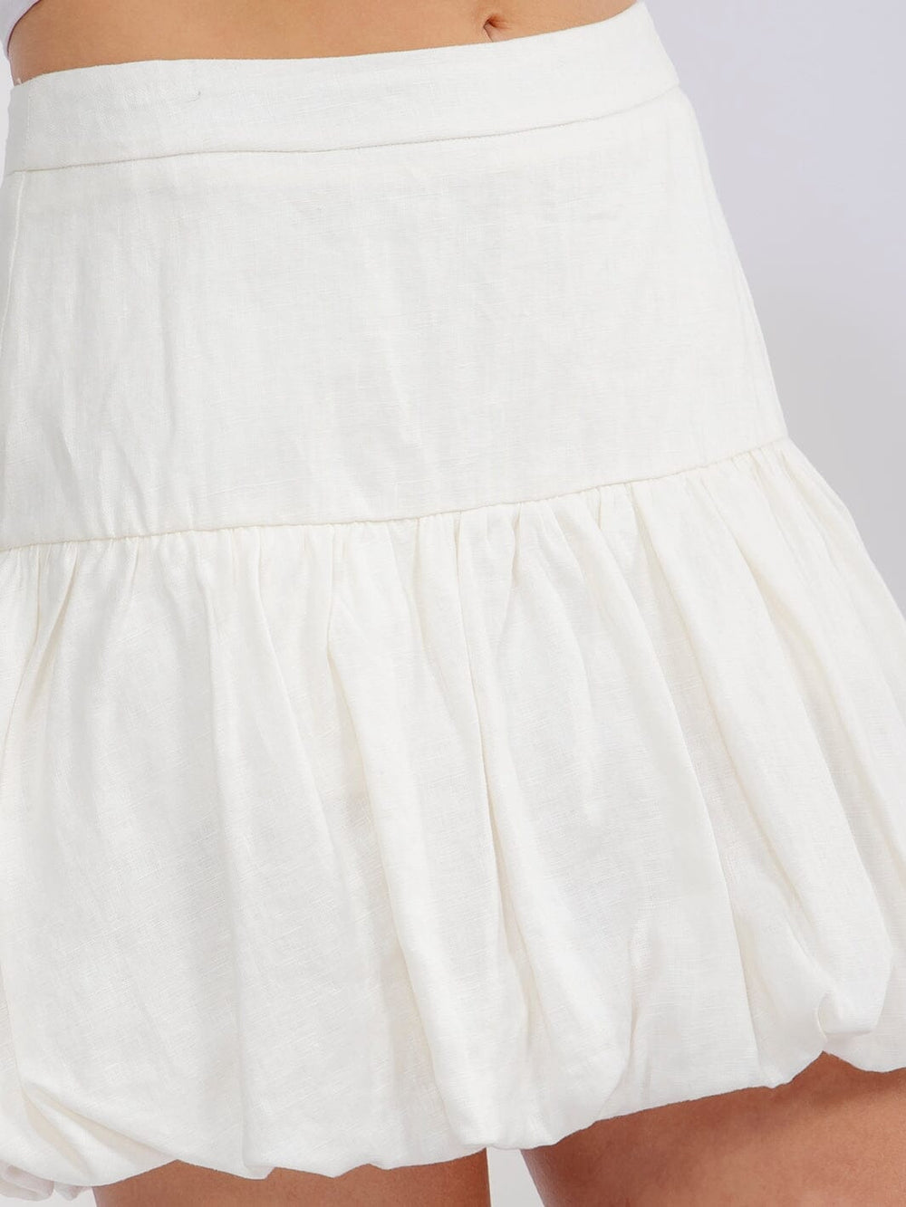WOMEN'S ZIP UP RUFFLE BOTTOM HEM LINEN MINI SKORT