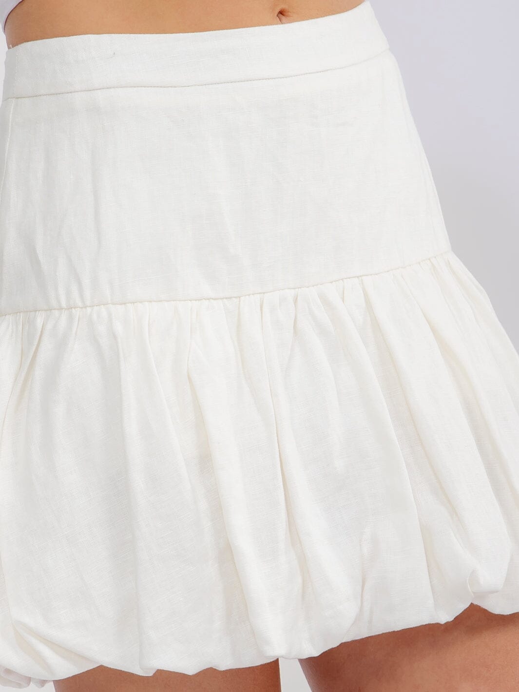 WOMEN'S ZIP UP RUFFLE BOTTOM HEM LINEN MINI SKORT