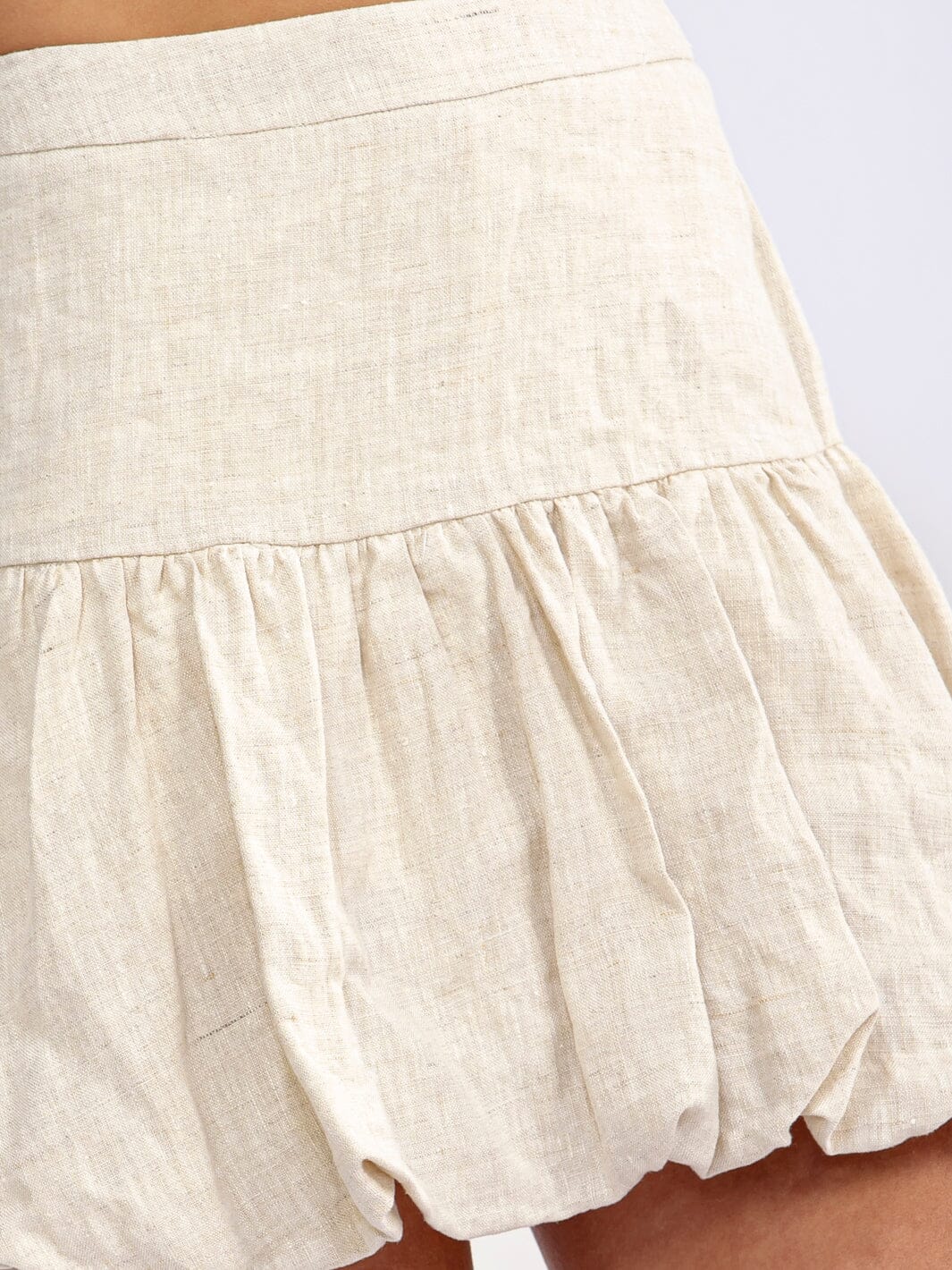 WOMEN'S ZIP UP RUFFLE BOTTOM HEM LINEN MINI SKORT