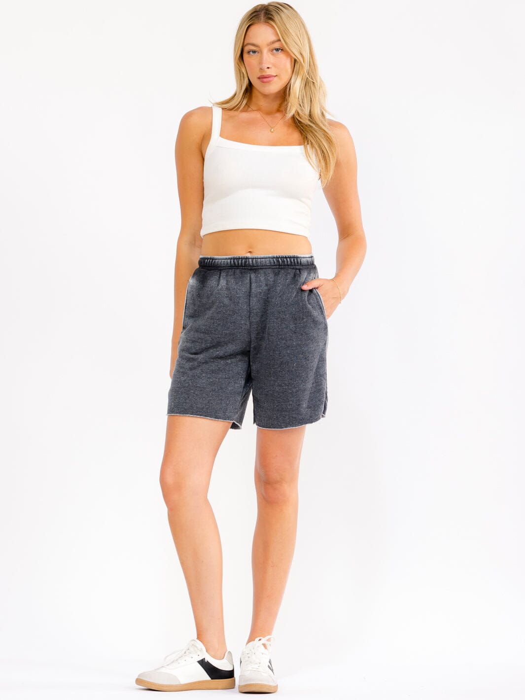 WOMEN'S ELASTIC WAIST FRONT POCKETS WASHED SHORTS