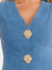 WOMEN'S SLEEVELESS V-NECK BUTTON CLOSURE DENIM TOP