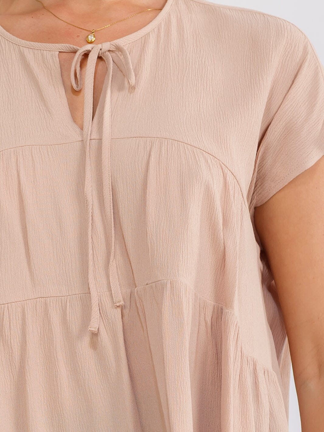 WOMEN'S SHORT SLEEVE V-NECK TIERED LOOSE FIT BLOUSE