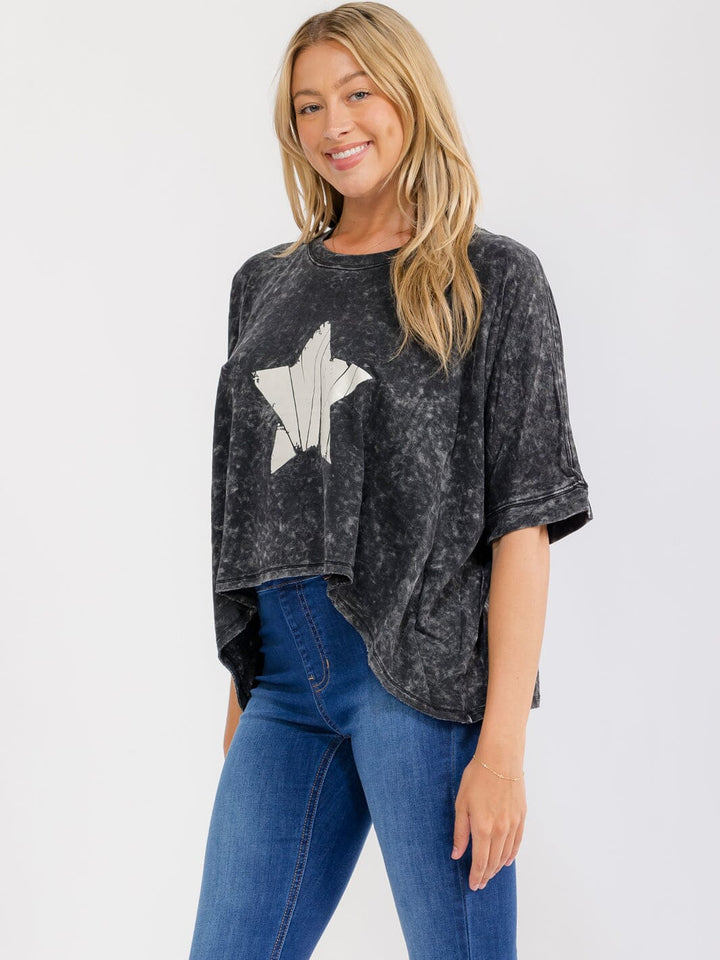 WOMEN'S SHORT SLEEVE STAR PRINT WASHED LOOSE FIT HIGH-LOW SHIRT