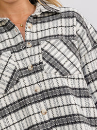 WOMEN'S LONG SLEEVE BUTTON UP FRONT POCKETS RAW EDGE PLAID JACKET