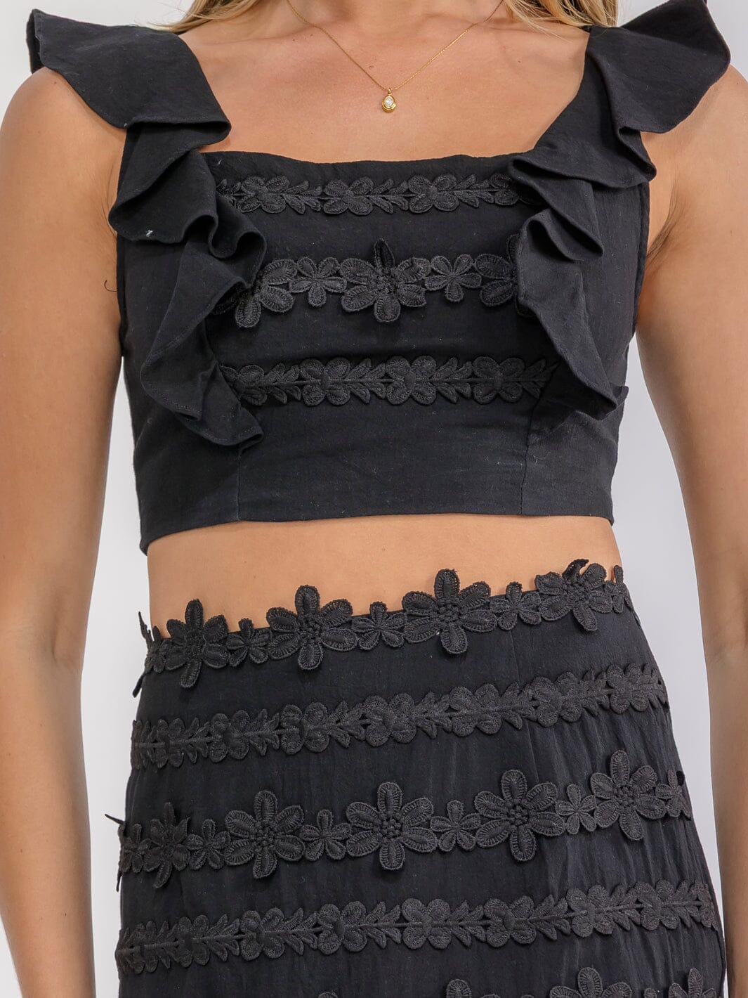 WOMEN'S SLEEVELESS RUFFLE CROP TOP & ZIP UP MINI SKIRT FLOWER EMBROIDERY 2PC. SET