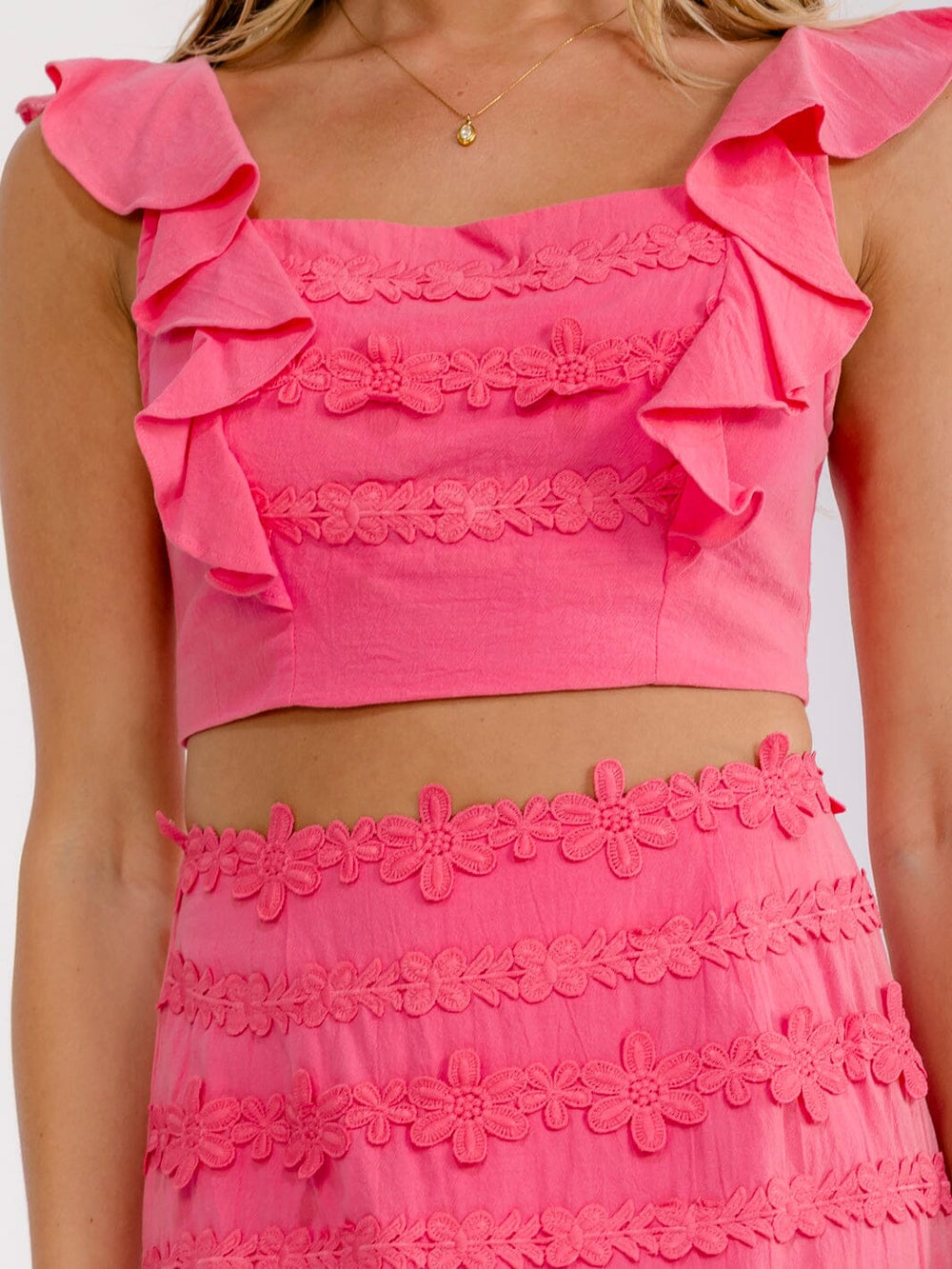 WOMEN'S SLEEVELESS RUFFLE CROP TOP & ZIP UP MINI SKIRT FLOWER EMBROIDERY 2PC. SET