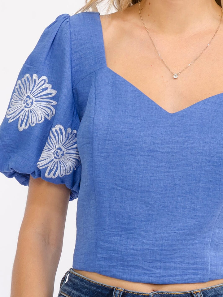 WOMEN'S SHORT PUFF SLEEVE V-NECK SMOCK STITCHED DETAILED BLOUSE