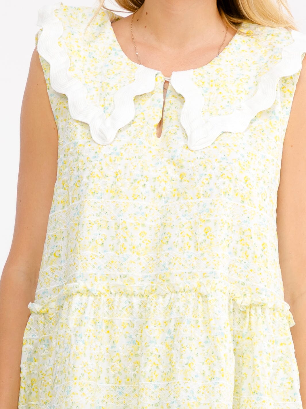 JUST ME WOMEN'S SLEEVELESS V-NECK EMBROIDERY FLORAL TIERED TUNIC MNI DRESS