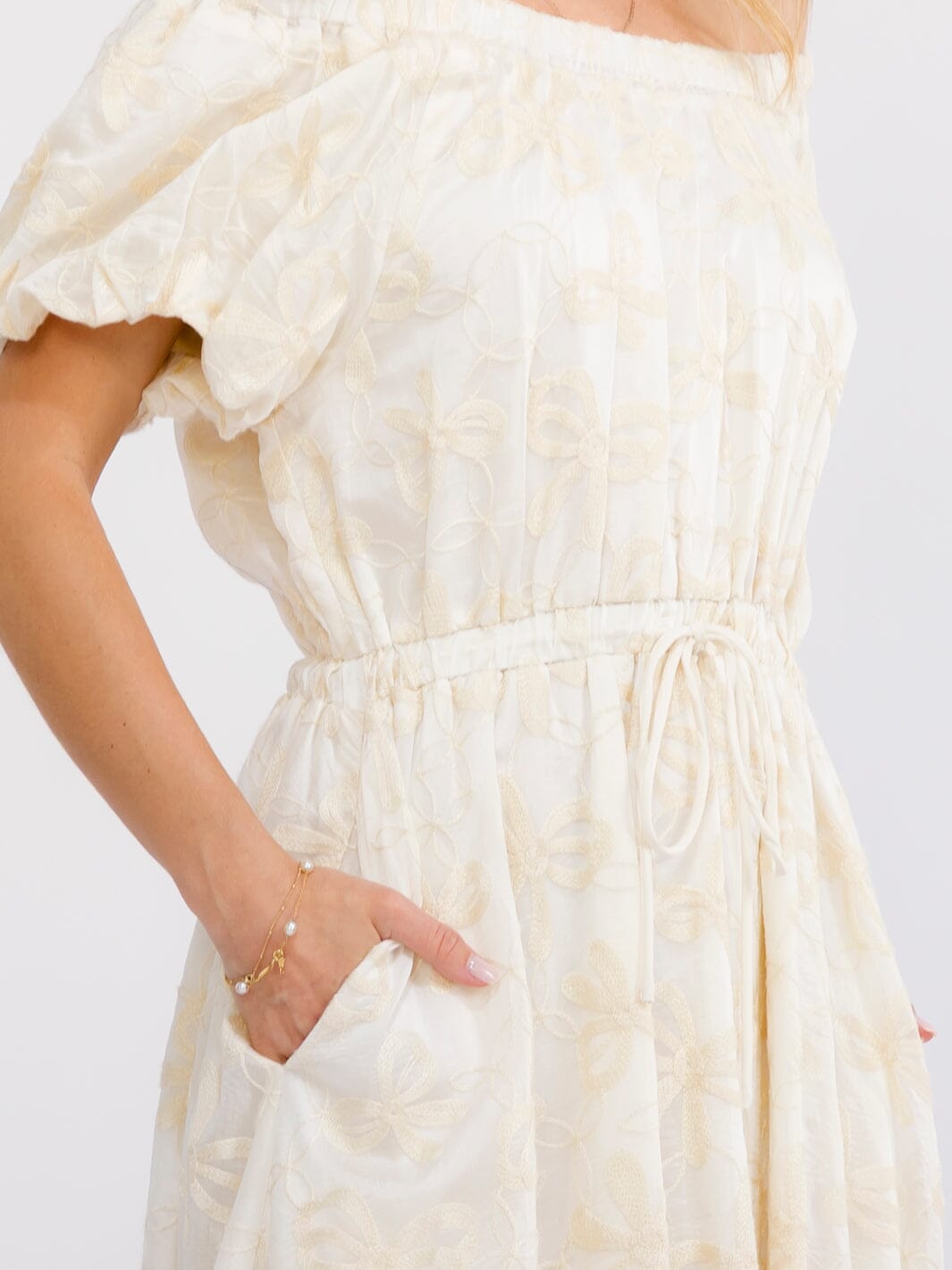 WOMEN'S SHORT SLEEVE OFF SHOULDER FRONT POCKETS STITCHED DEATILED MAXI DRESS