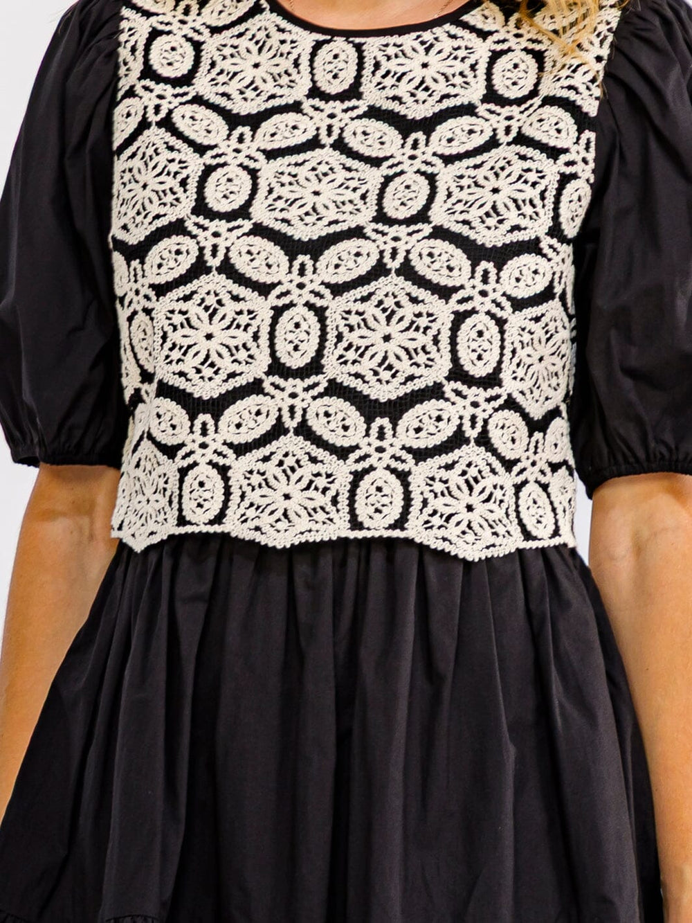 WOMEN'S SHORT PUFF SLEEVE POCKETS CROCHET FIT & FLARE MINI DRESS