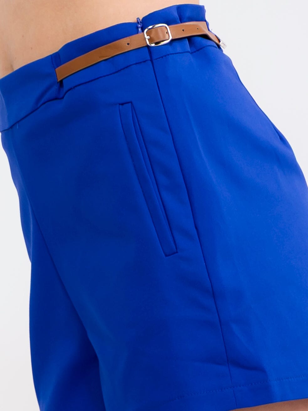 WOMEN'S ZIP UP BELT DETAILED SOLID MINI SHORTS