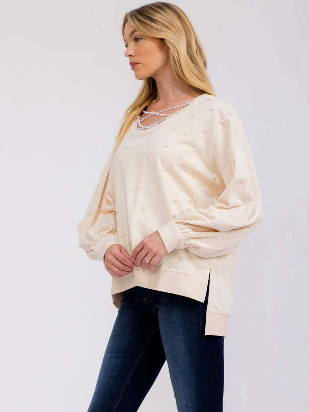 WOMEN'S LONG SLEEVE HIGH-LOW PEARL DETAILED PULLOVER SWEATER
