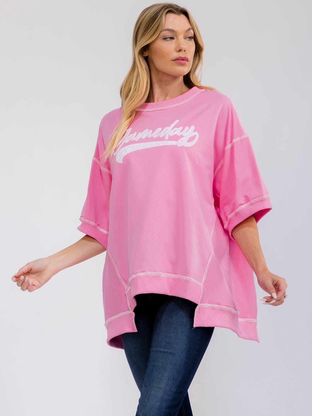 WOMEN'S SHORT SLEEVE LOOSE FIT HIGH-LOW GAME DAY TOP