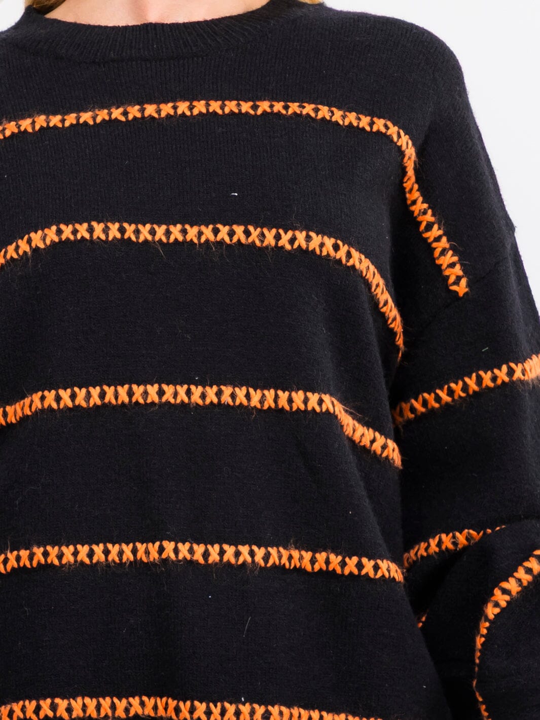 WOMEN'S LONG SLEEVE TRIM DETAILED PULLOVER SWEATER