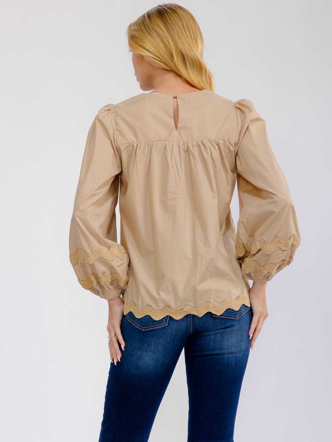 WOMEN'S LONG SLEEVE V-NECK TRIM DETAILED TUNIC BLOUSE