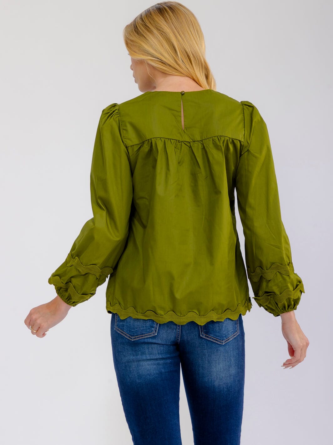 WOMEN'S LONG SLEEVE V-NECK TRIM DETAILED TUNIC BLOUSE