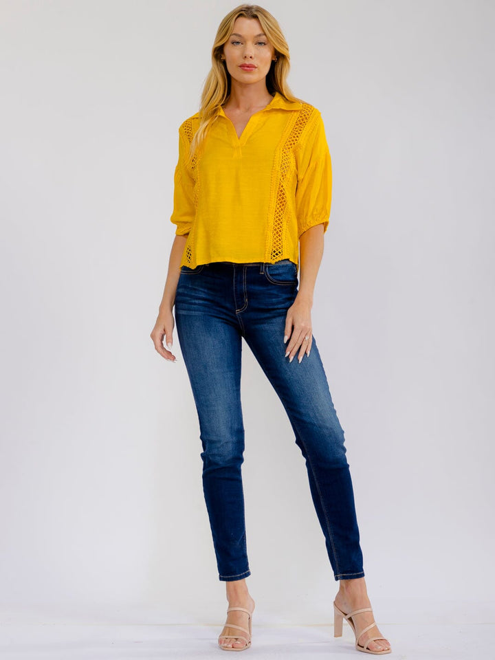 WOMEN'S SHORT SLEEVE V-NECK HIGH-LOW CROCHET BLOUSE