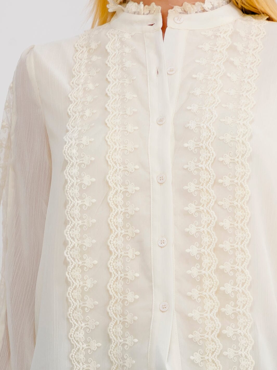 WOMEN'S LONG SLEEVE V-NECK BUTTON UP EMBROIDERY DETAILED BLOUSE