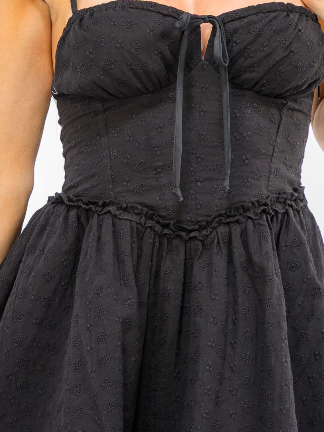 WOMEN'S SLEEVELESS SMOCK FIT & FLARE EYELET MINI DRESS