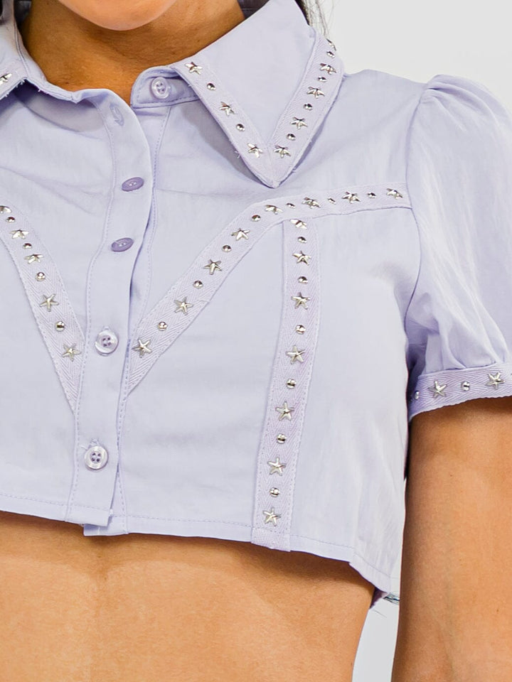 WOMEN'S SHORT SLEEVE BUTTON UP STUDS DETAILED CROP TOP