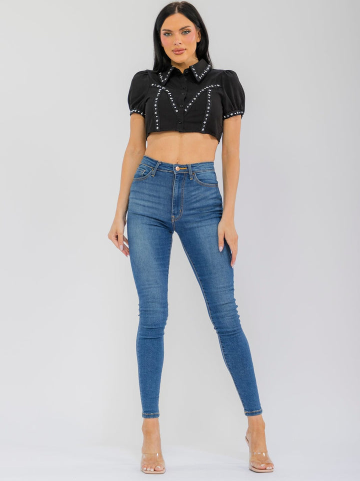 WOMEN'S SHORT SLEEVE BUTTON UP STUDS DETAILED CROP TOP