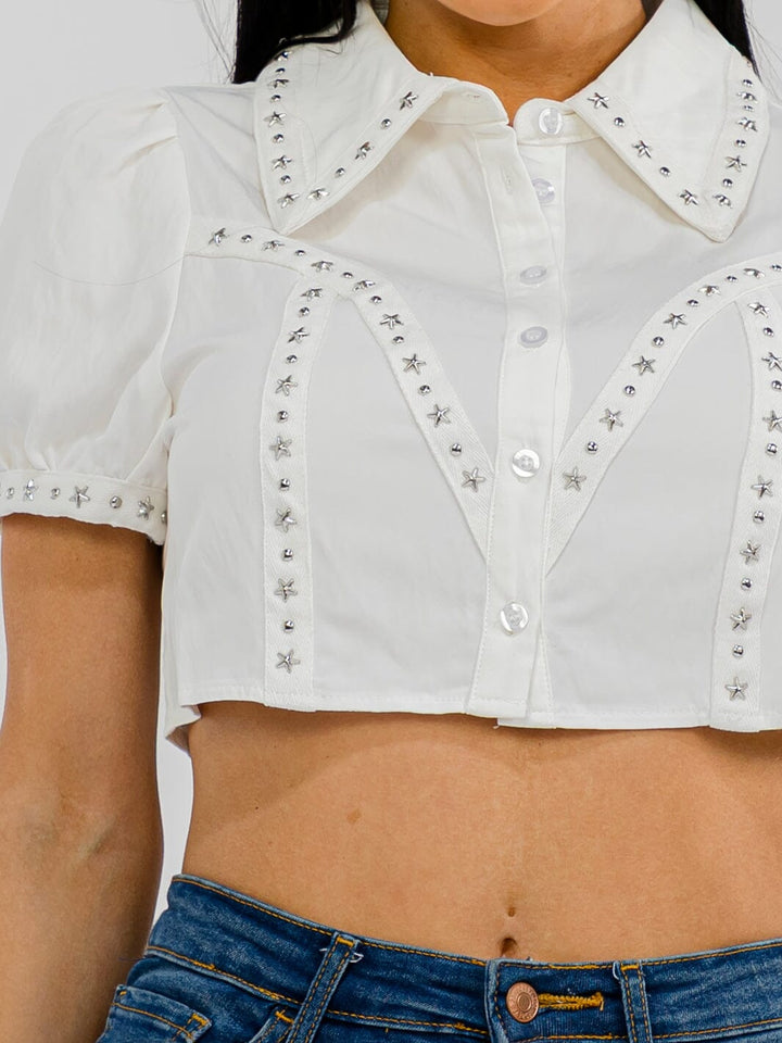 WOMEN'S SHORT SLEEVE BUTTON UP STUDS DETAILED CROP TOP