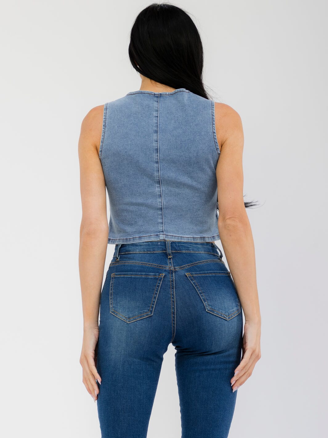 WOMEN'S SLEEVELESS BUTTON UP PATCHED DENIM VEST CROP TOP