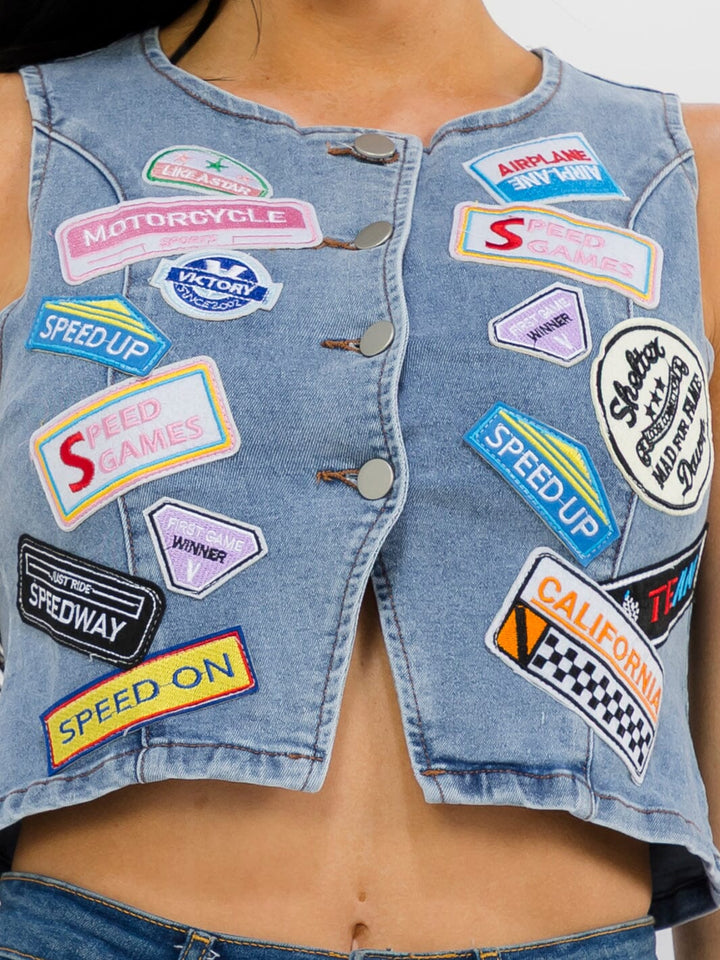 WOMEN'S SLEEVELESS BUTTON UP PATCHED DENIM VEST CROP TOP