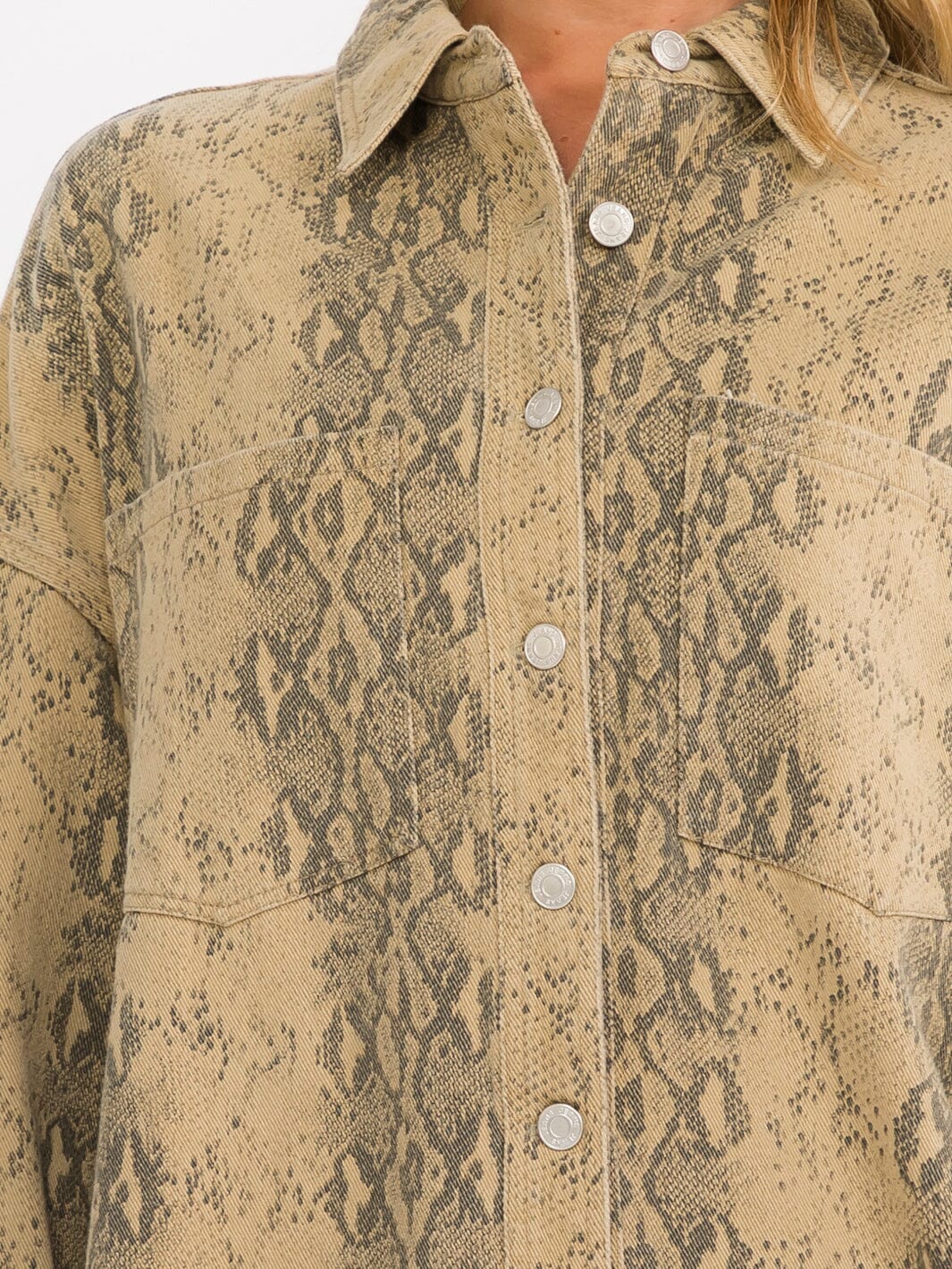WOMEN'S LONG SLEEVE BUTTON UP FRONT POCKET SNAKE PRINT DENIM JACKET