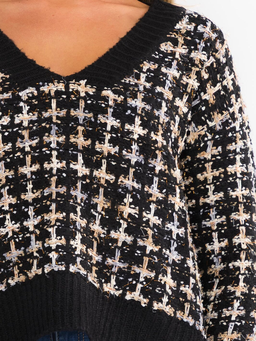 WOMEN'S LONG SLEEVE V-NECK MULTI TWEED PULLOVER SWEATER