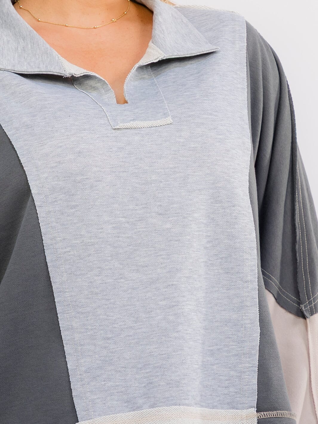 PLUS SIZE LONG SLEEVE V-NECK LOOSE FIT COLORBLOCK TOP