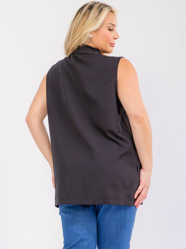 PLUS SIZE SLEEVELESS OPEN FRONT BLAZER