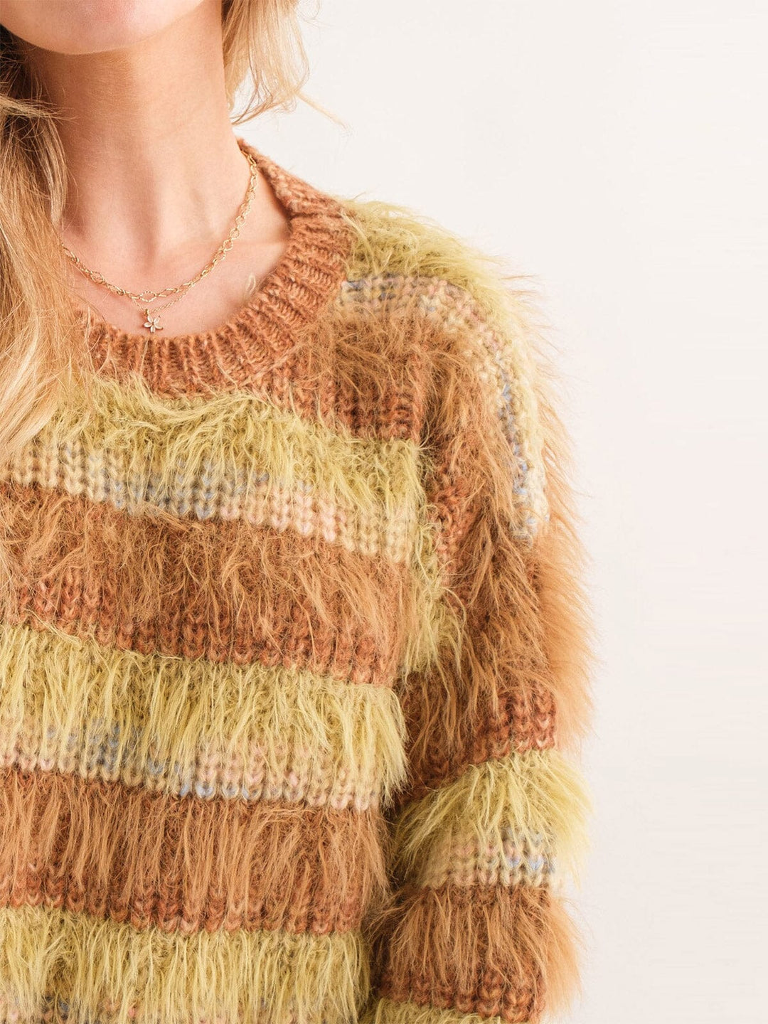 WOMEN'S LONG SLEEVE COLORBLOCK FUZZY PULLOVER SWEATER