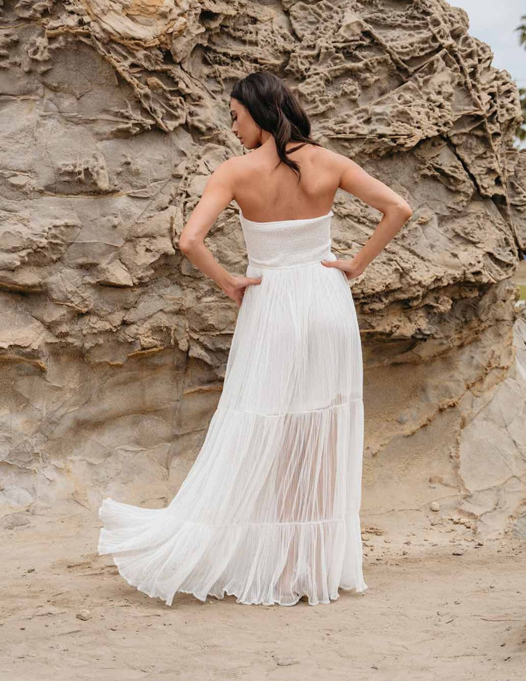 WOMEN'S SLEEVELESS TIERED KEY HOLE SMOCK MAXI DRESS